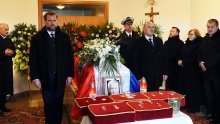 [FOTO] Uz vojne počasti pokopan Pavao Miljavac, na pogreb stigao vojni vrh i neki bivši ministri koje dugo nismo vidjeli