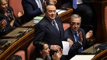 Berlusconi objasnio zašto nije ušao u novu vladu: Pao sam, liječnici se čude što sam živ