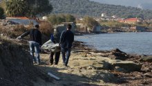 Dijete umrlo u brodolomu čamca s migrantima na obali Lezbosa