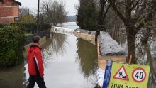 Zbog izlijevanja Kupe državna cesta Karlovac-Pokupsko zatvorena za promet