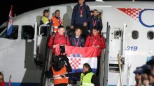 [FOTOGALERIJA] Pogledajte kako je izgledao izlazak Vatrenih iz aviona na Plesu