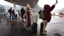 Led okovao Ameriku: Otkazano 4400 letova zbog zimskih oluja, zaštekali i vlakovi
