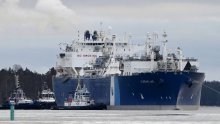 Golemi plutajući LNG terminal doplovio do Finske, njemački RWE potpisao 15-godišnji ugovor o isporuci američkog plina