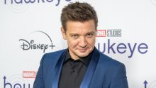 Jeremy Renner nakon bizarne nesreće u kritičnom stanju