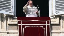 Papa Franjo pojasnio svoje izjave o homoseksualnosti: U krivu su oni koji misle da je to zločin