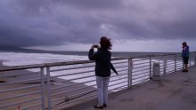 [FOTO/VIDEO] Kalifornija na udaru 'atmosferske rijeke' i 'ciklonske bombe': Snažni udari vjetra, obilna kiša i snijeg, već ima i mrtvih