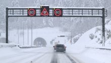 Otežani uvjeti na cestama i zabrane prometovanja: Kamioni ne mogu iz unutrašnjosti stići do Dalmacije