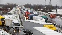 [VIDEO/FOTO] Kamioni ne smiju prema Ljubljani pa je nastao potpun prometni kolaps na autocesti, stvorila se kilometarska kolona
