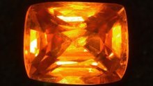 Najrjeđi mineral na svijetu zove se kyawthuit, jedini poznati kristal nađen je u Mjanmaru
