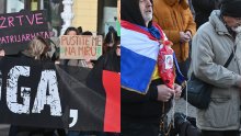 [FOTO/VIDEO] Muškarci na Trgu bana Jelačića opet molili za muškarce, Ženska mreža prosvjedovala