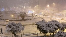 Snježna oluja Barbara poharala Atenu, zatvorene škole i dućani, promet u kaosu