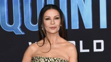 Svu pažnju opet je privukla lijepa Catherine Zeta-Jones u dramatičnoj haljini stvorenoj za crveni tepih