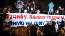 Prosvjednici došli pred Vučićev ured: ‘Putine, daj nam mjesec dana da uklonimo tog izdajnika!‘