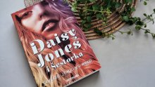 Poklanjamo hit roman 'Daisy Jones i Šestorka' po kojem je snimljena jedna od najiščekivanijih serija godine