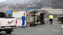 Jaka bura otežava cestovni promet u priobalju