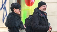 Mirela Holy u šetnji s partnerom privlačila poglede u još jednom prepoznatljivom izdanju