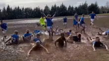 [VIDEO] Ponos Dugopolja; mladi nogometaši kako se valjaju u blatu i uživaju postali su hit dana
