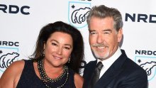 Pierce Brosnan sa suprugom snimio selfie i najavio najnoviji projekt
