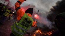 [FOTO] Žestoki neredi u Francuskoj zbog mirovinske reforme: Policija uhitila 217 prosvjednika