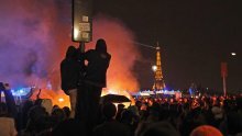 Vatrene ulice: Prosvjednici se sukobili s kordonom interventne policije u Parizu
