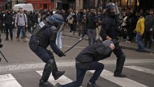 Francuzi spremni za još jedan dan prosvjeda, Macron prkosno brani novi zakon i optužuje ljevicu