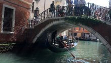 Brojni turisti uživaju u ljepotama Venecije