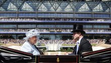 Kraljica Elizabeta II je smatrala da je ponašanje Meghan i Harryja 'prilično ludo'