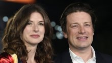 Jamie Oliver obnovio zavjete sa svojom Jools koja blista u jednostavnoj haljini