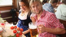 Bayernovi igrači s ljepšim polovicama na Oktoberfestu