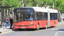 Užas u Beogradu: Mladić ispao iz autobusa u vožnji, teško je ozlijeđen