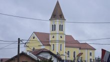 Otvorena crkva koja je postala simbol stradanja u petrinjskom potresu