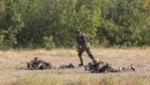 Kad vježbaju hrvatska i britanska vojska na 'Crvenoj zemlji'