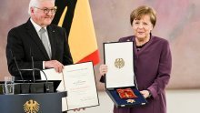 Merkel dobila najviše državno odličje, javnost podijeljena