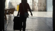 Mladima koji žele otići iz Hrvatske pokupio po 60 eura za vize i - nestao!