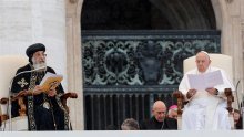 Rijetki prizor: Papa Franjo i patrijarh Tawadros II. na Trgu sv. Petra