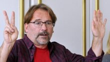 Milanović priznao da ilegalno skida filmove, Hribar ga je malo naribao