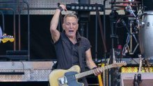 Bruce Springsteen se spotaknuo na bini pa ustao i dobro raspoložen nastavio s koncertom