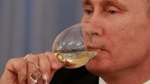 Sankcije im ne znače ništa: Evo kako Putinovi 'dvorski vinogradari' uvoze skupocjene butelje