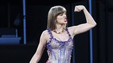 Taylor Swift postala viralni hit i to nakon što je usred koncerta progutala - bubu