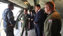Banožić obišao francuski C-135 Stratotanker na Plesu