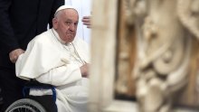 Vatikan objavio: Papa Franjo poslijepodne ide na operaciju