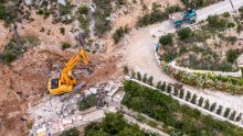 Nastavljeno rušenje bespravnih objekata u uvali Vruja, pogledajte fotografije