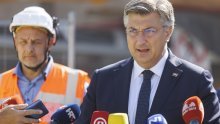 Plenković u Glini obišao gradilište novih objekata za građane u kontejnerima