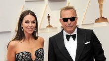 Ogorčeni Kevin Costner: Bivša supruga ne želi napustiti njihov dom