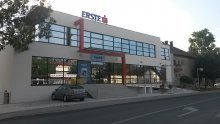Dobit Erste banke gotovo prepolovljena zbog povećanih troškova rezervacija