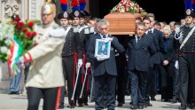 Tisuće ljudi na pogrebu bivšeg talijanskog premijera Silvija Berlusconija