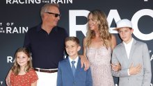 Christine Baumgartner tvrdi da je Kevin Costner djeci objavio razvod putem Zooma