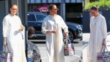 Ljetni stajling Jennifer Lopez: Udobna haljina, hit torba i cipele koje izdužuju figuru