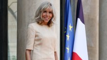 Voli istaknuti noge: Brigitte Macron ne odustaje od svojih omiljenih mini haljina