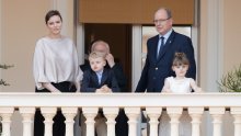Monegaška kraljevska obitelj na okupu: Usiljen osmijeh najtužnije princeze